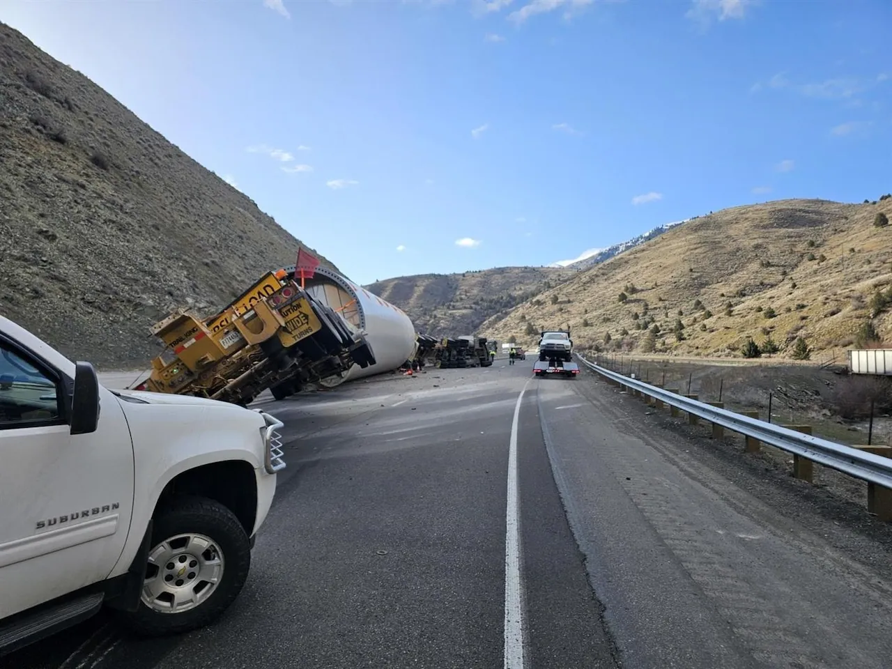 I-84 Closure in Eastern Oregon Due to Overturned Wind Turbine Transport