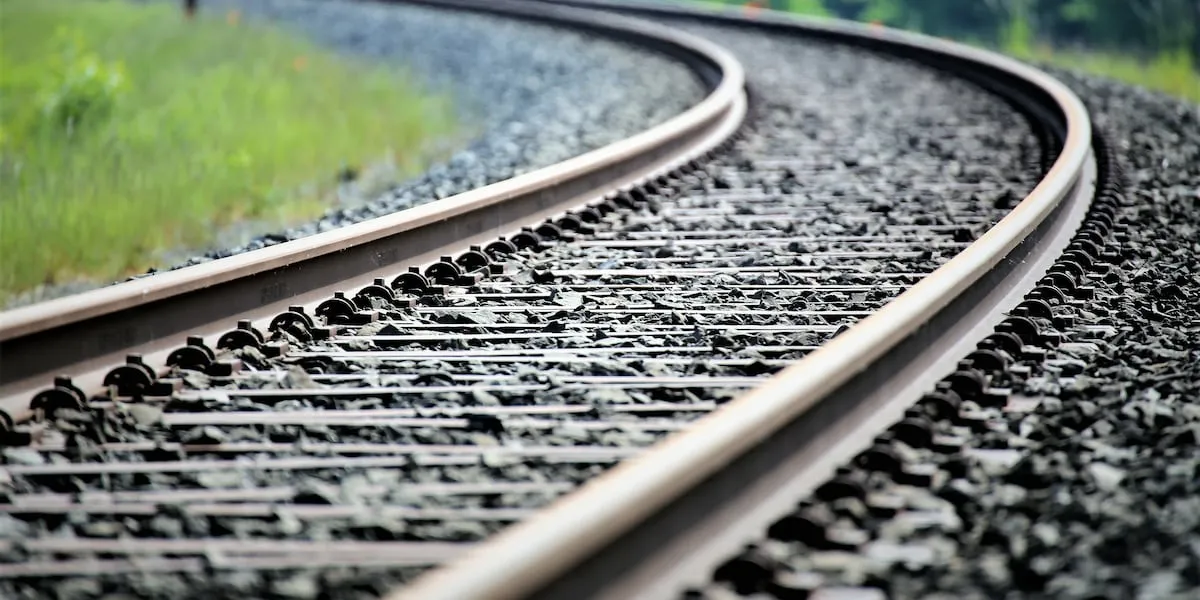 Fatal Train Collision Claims Pedestrian's Life in Oregon City