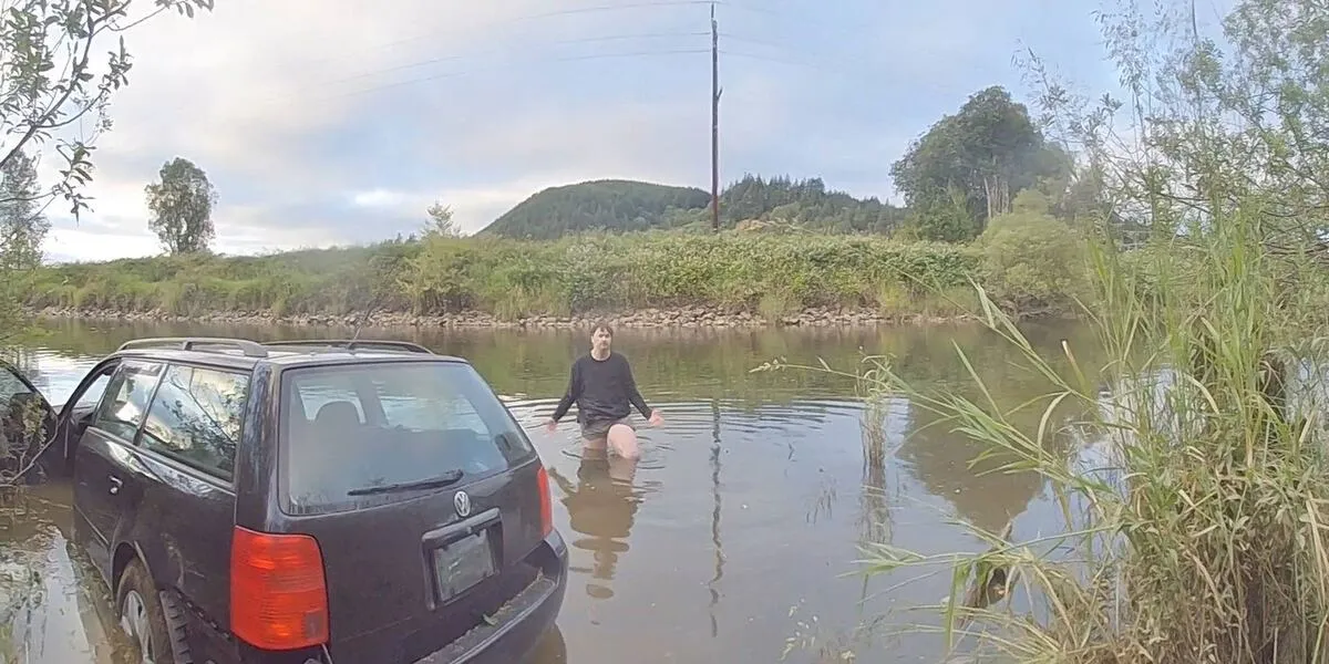 Suspect Flees Police by Swimming into Columbia River After High-Speed Chase